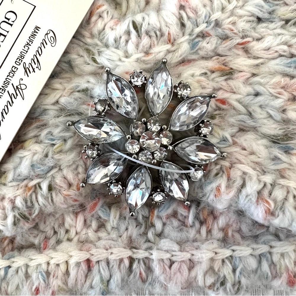 Guess Pastel Sweater Shoulder Cover with Brooch New With Tags B19/5 - Picture 3 of 10